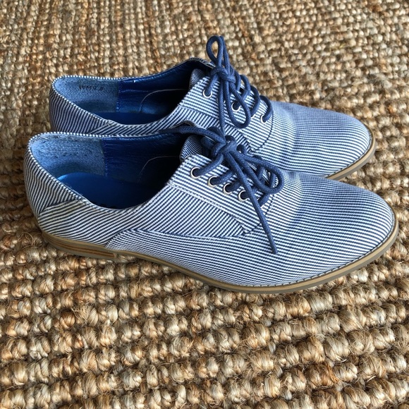 Blue striped shoes - Picture 2 of 6